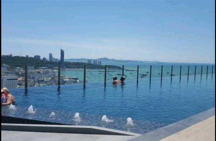 The Base Central Pattaya Extérieur photo